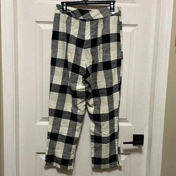 Free People | Clear Skies | Black &
White | Checkered | Cropped Pants | Size M - Picture 9 of 15